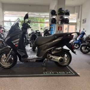 APRILLA SXR 45KM E5 4T BJ 2024 VAN 1E EIG MET FABRIEKS GARANTIE