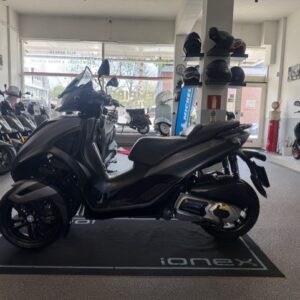 piaggio mp3 YOURBAN 300CC 3X NIEUWE BAND BJ 2014